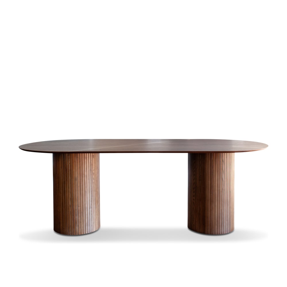 Table ovale en bois teinte - noyer