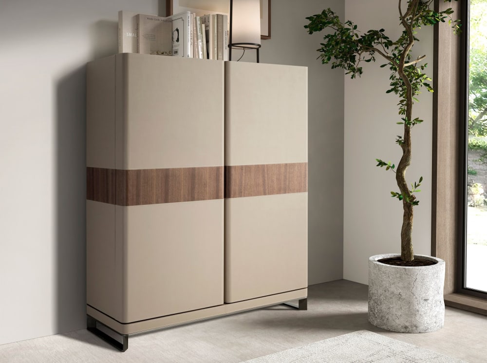 Hoher Sideboard aus Kunstleder, Nussbaum und poliertem Stahl -