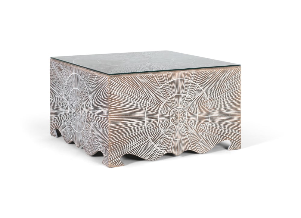 Table basse avec motifs géométriques peints à la main et verre