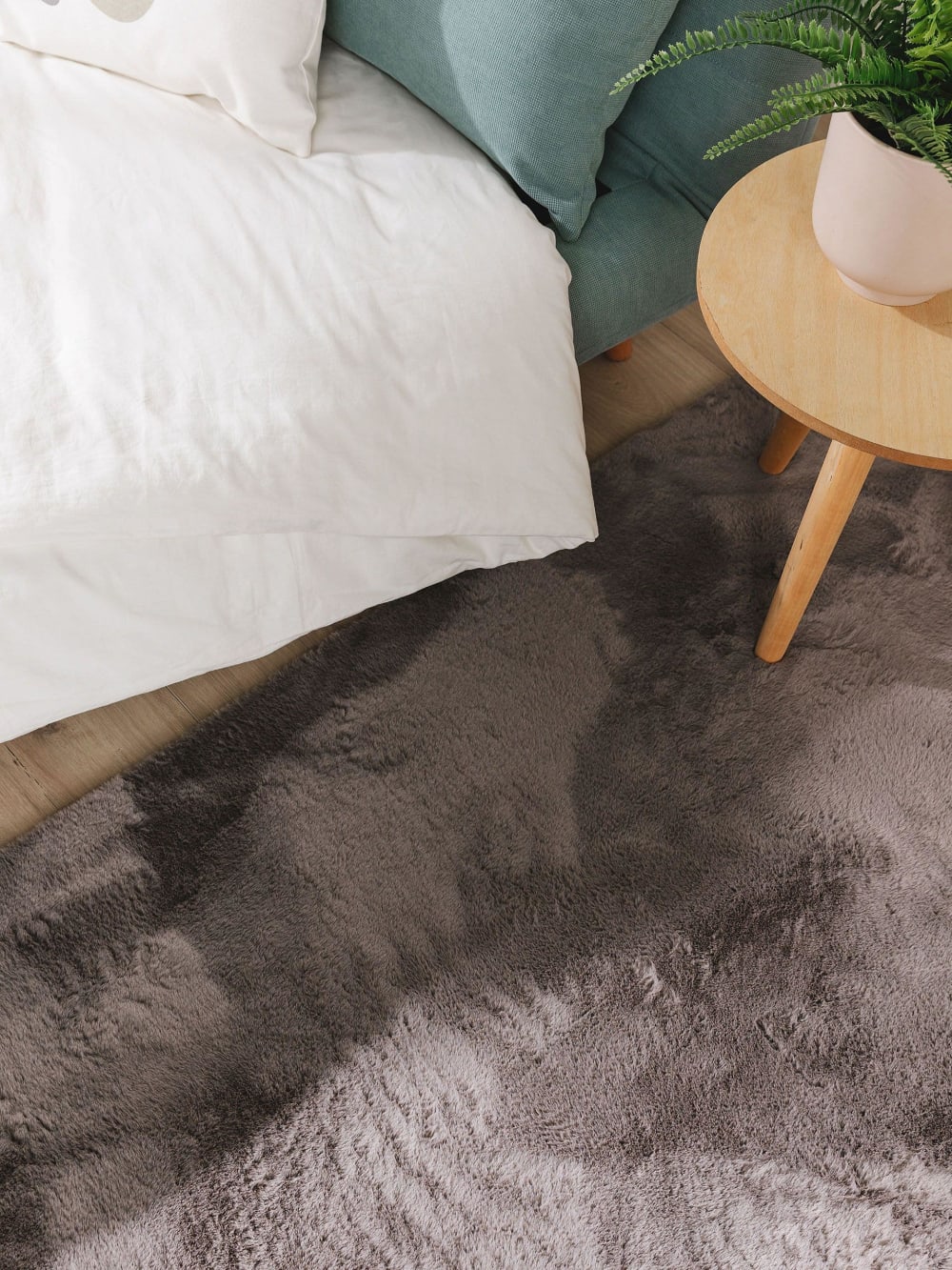 Tapis fausse fourrure gris 70x200 — vue 4