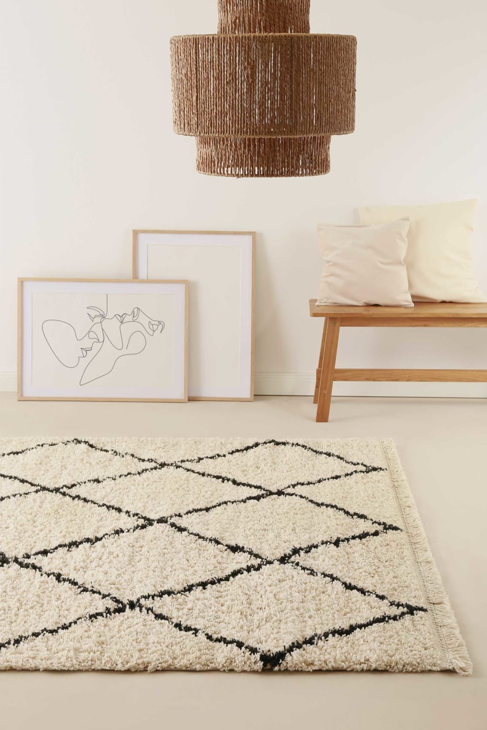 Tapis tissé style berbère beige et noir poils longs 80x400 — vue 3