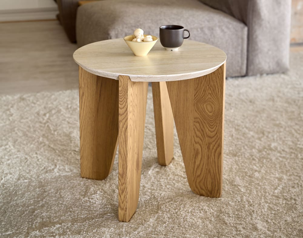 Bout de canapé pieds en chêne plateau effet travertin H50cm