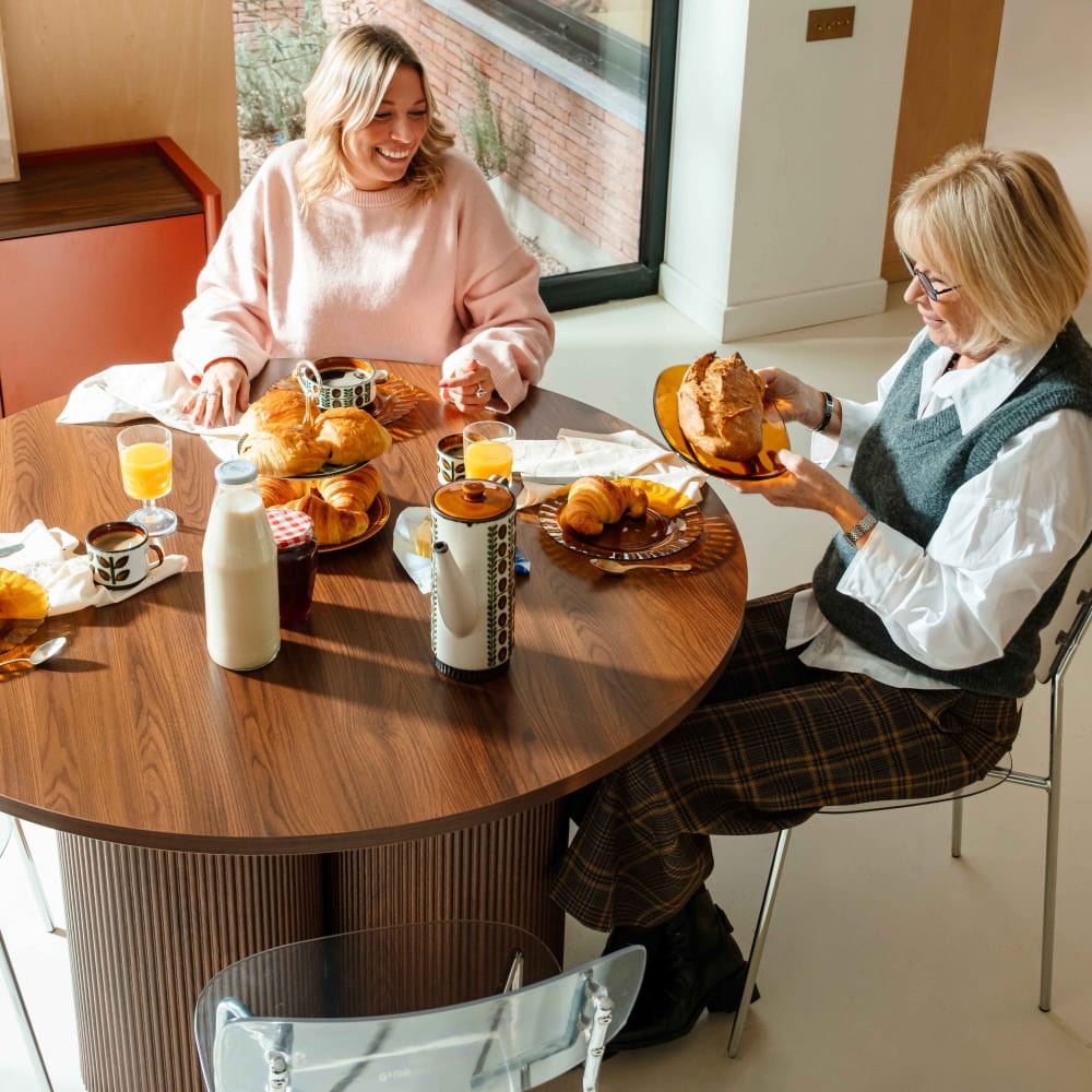 Moderner runder Esstisch 120 cm dunkler Holzeffekt - Maisons Du