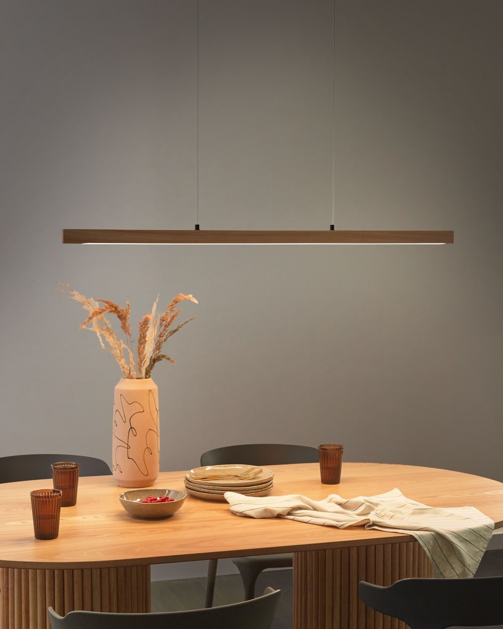 Suspension d’intérieur en bois marron — vue 3