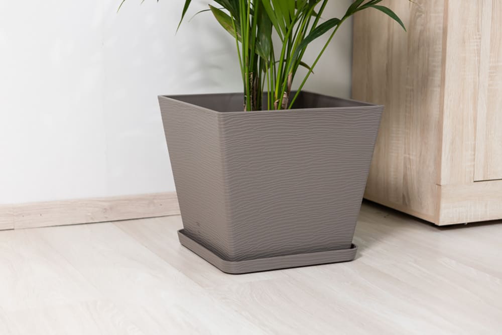 Lot de 2 pots carrés 38x38 cm en polypropylène taupe avec soucoupe — vue 4