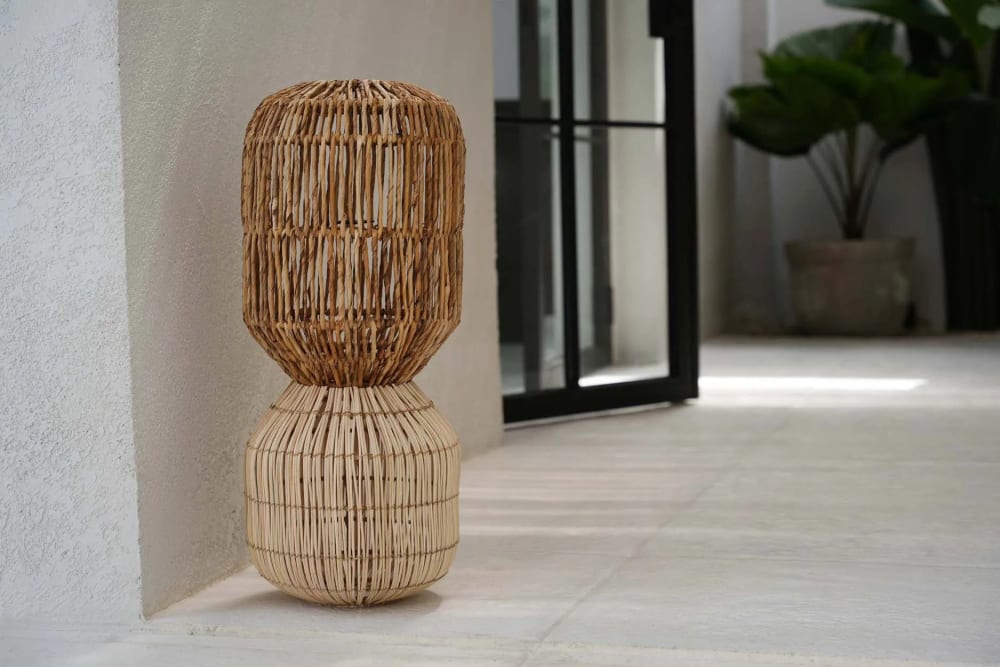 Suspension feuille de bananier et rotin marron 25x25x60cm