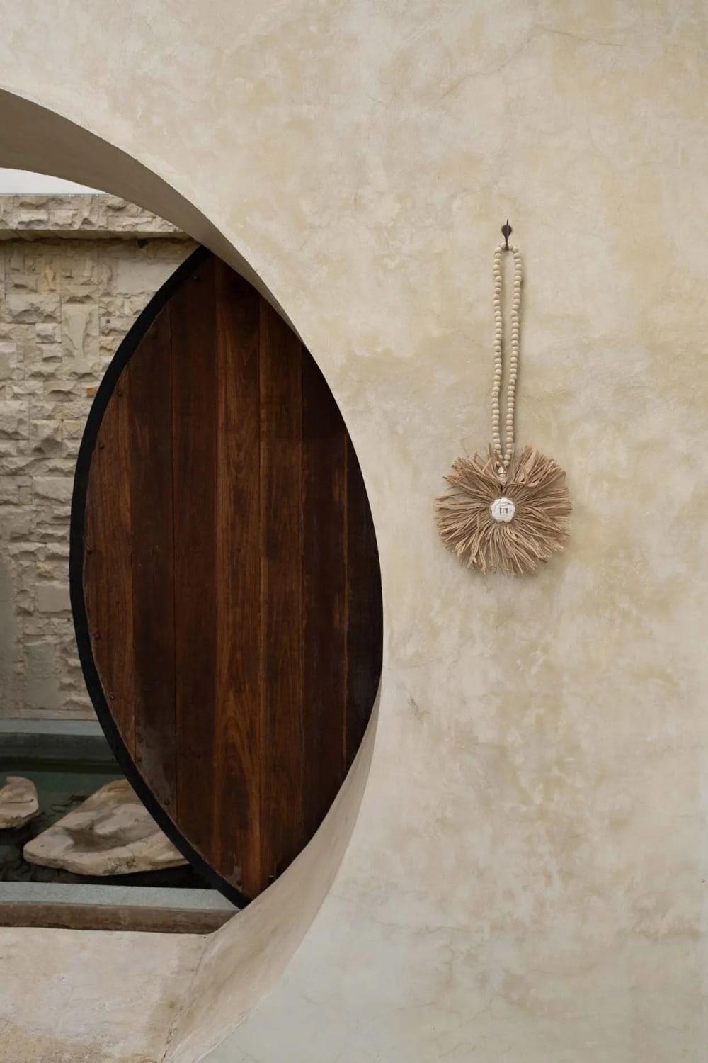 Quast aus raffia und muscheln in braun, 28x1x70cm - Maisons Du