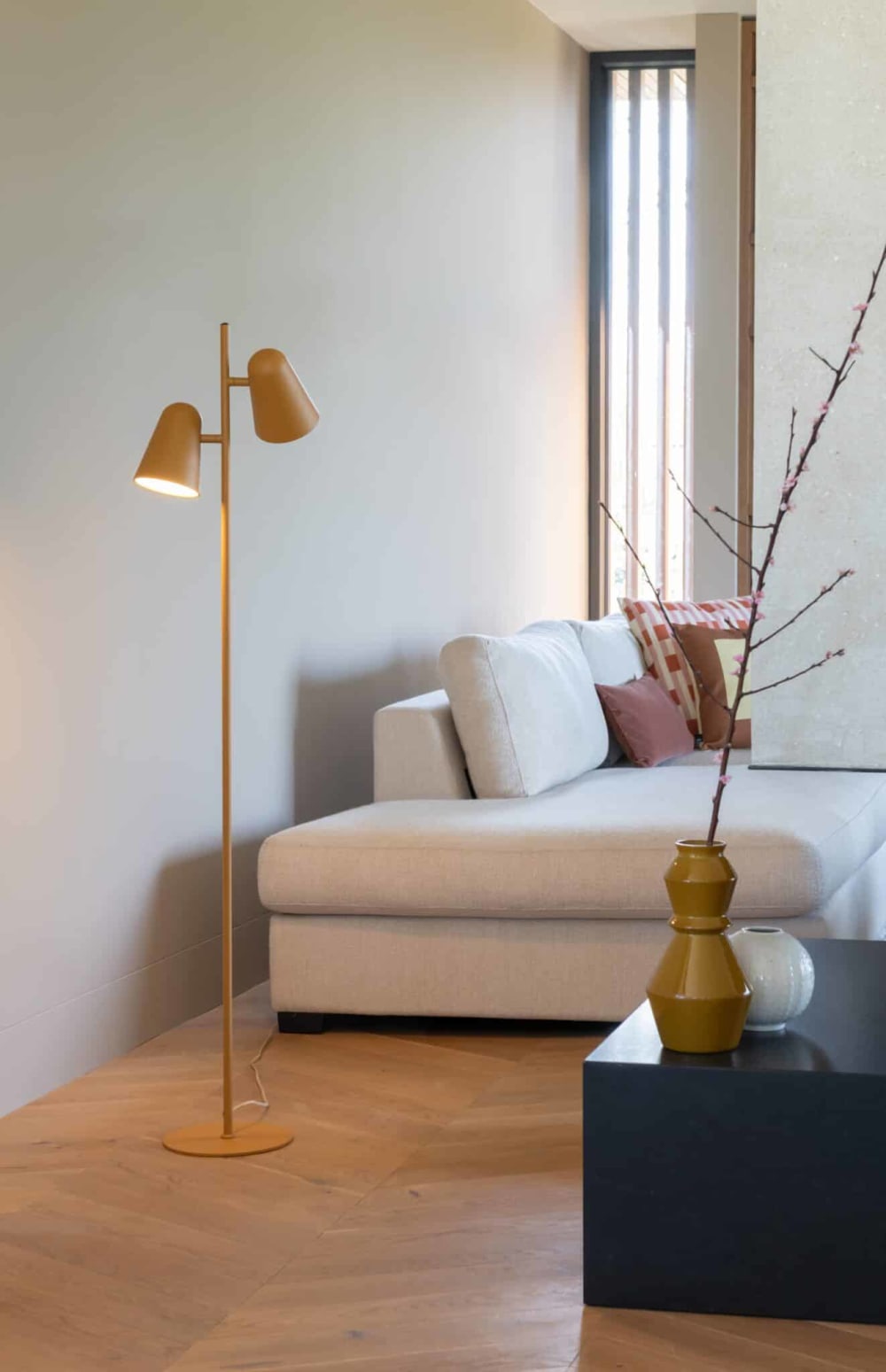 Lampadaire métal jaune 28x28x145cm — vue 4