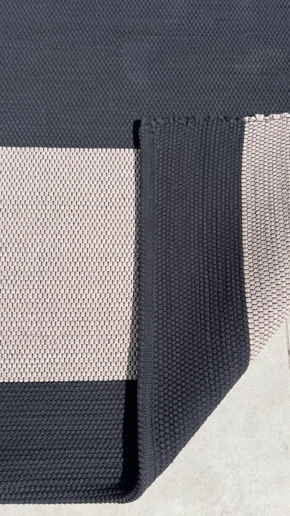 Tapis en coton recyclé tissé à la main noir 160 x 230 cm — vue 4