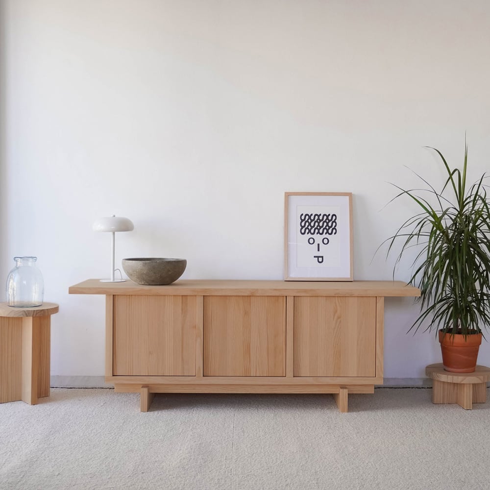 Meuble TV en pin massif verni en couleur chêne 148 cm