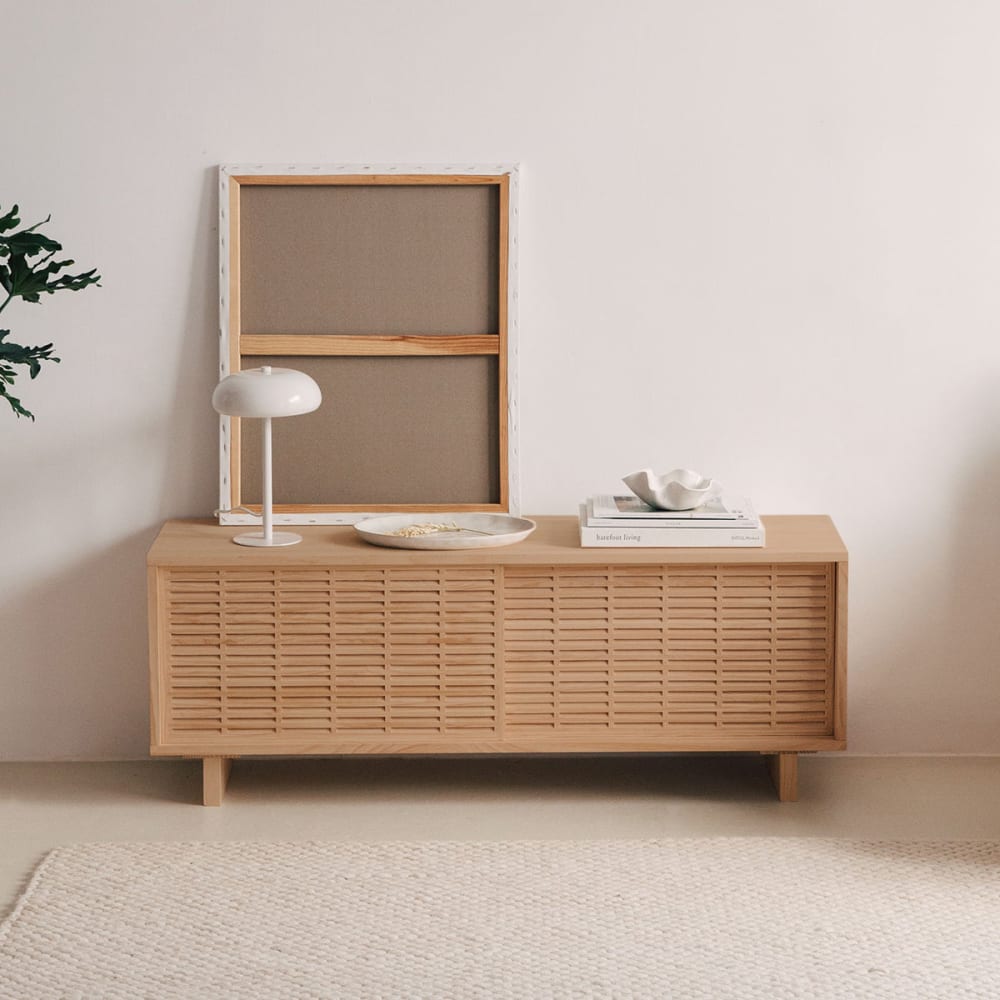 Meuble TV en bois de pin massif verni en couleur chêne 120 cm