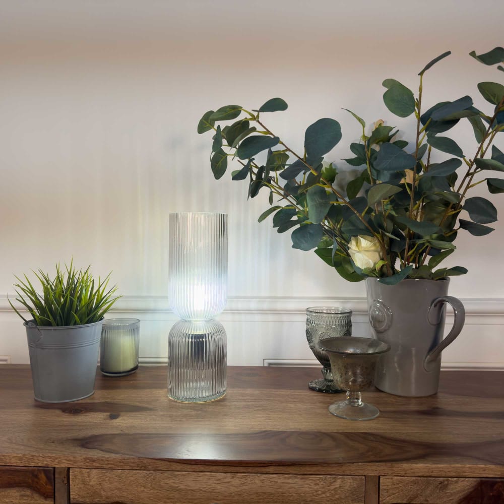 Lampe à poser en verre strié — vue 3