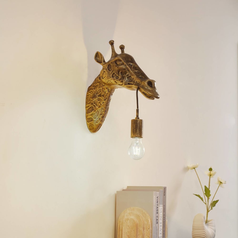 lampara de pared de metal dorado