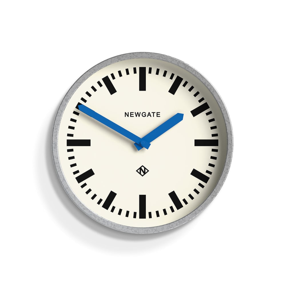 horloge murale avec finition