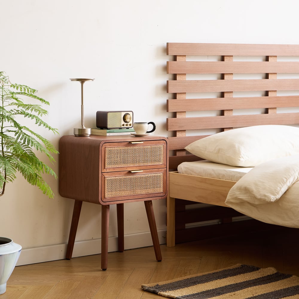 Table de chevet 2 tiroirs en rotin et bois de noyer