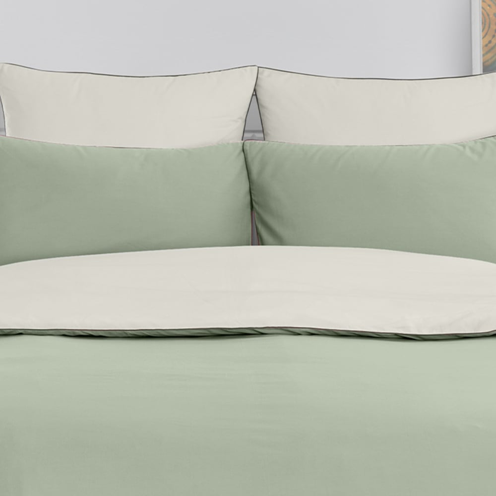 Parure de lit percale + 2 taies carrées sauge/ecru 240x220 cm — vue 3