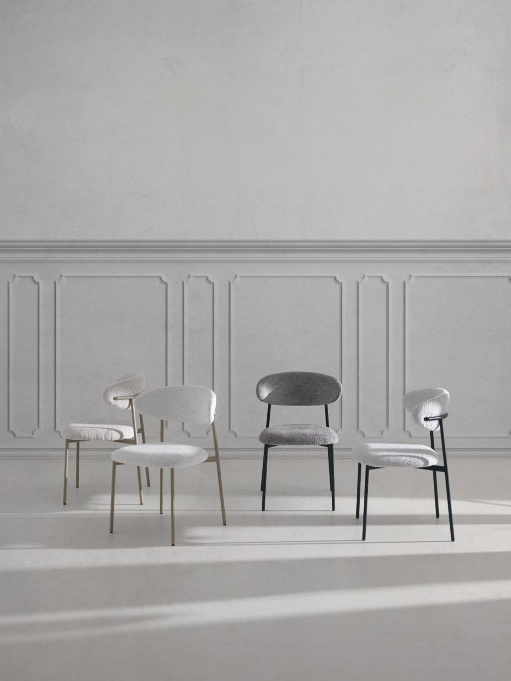 4er-Set Stühle mit hellgrauem Chenille-Bezug - Maisons Du Monde