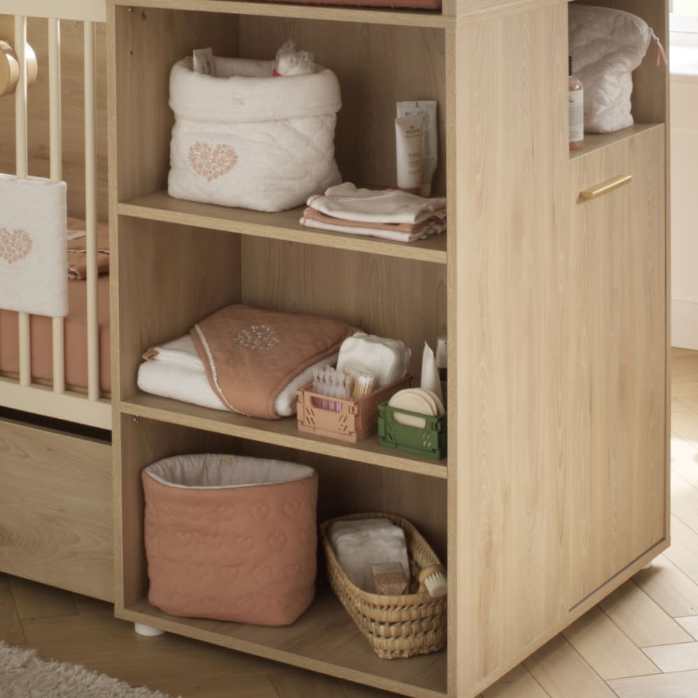 Bademantel und Waschlappen aus gesteppter Baumwolle und Frottee -