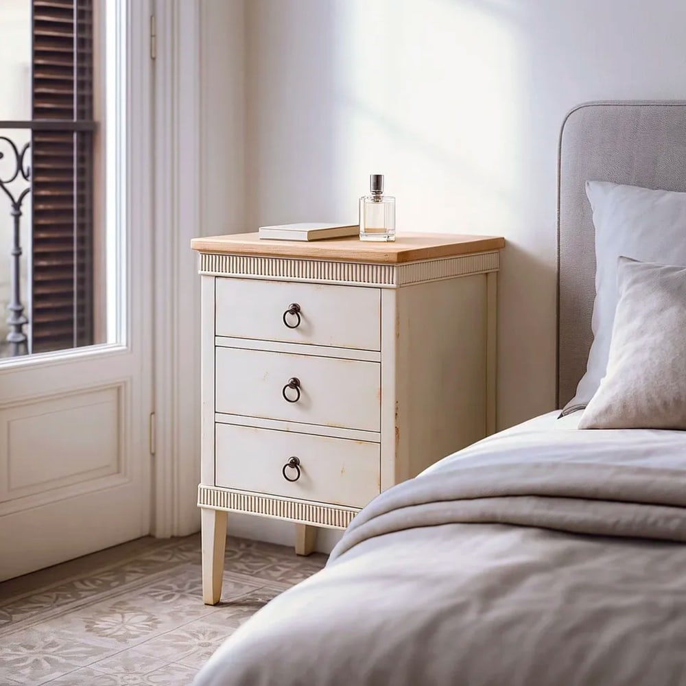 Table de chevet classique en bois beige effet vieilli 3 tiroirs 50x38x