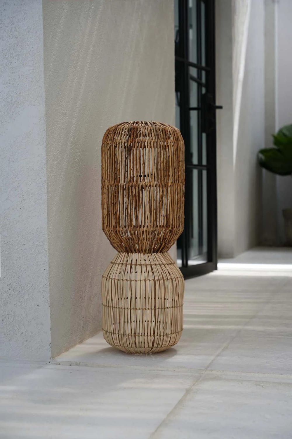 Suspension feuille de bananier et rotin marron 25x25x70cm