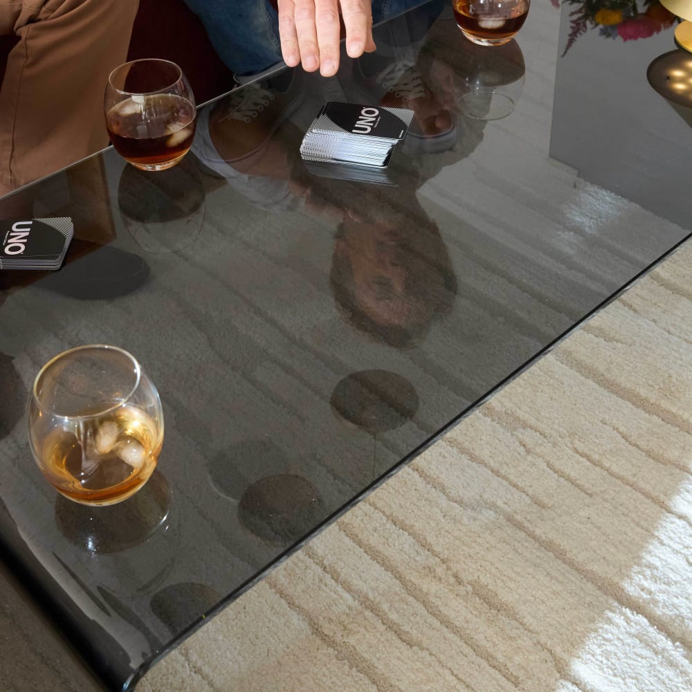 Rechteckiger Couchtisch (L 110 cm) aus schwarzem Hartglas -