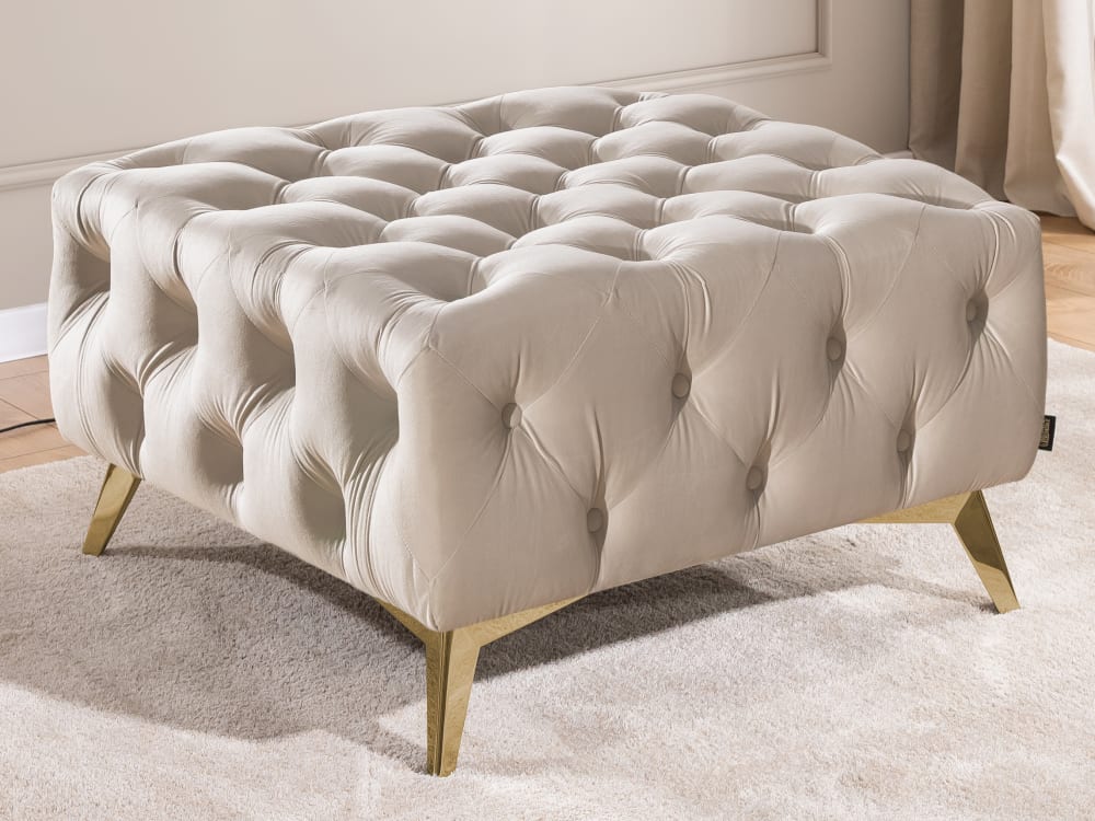 Repose-pieds Chesterfield en velours beige avec pieds dorés