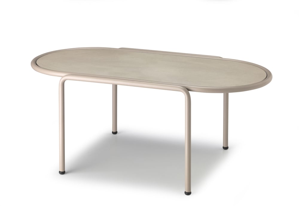 Table basse design en métal beige