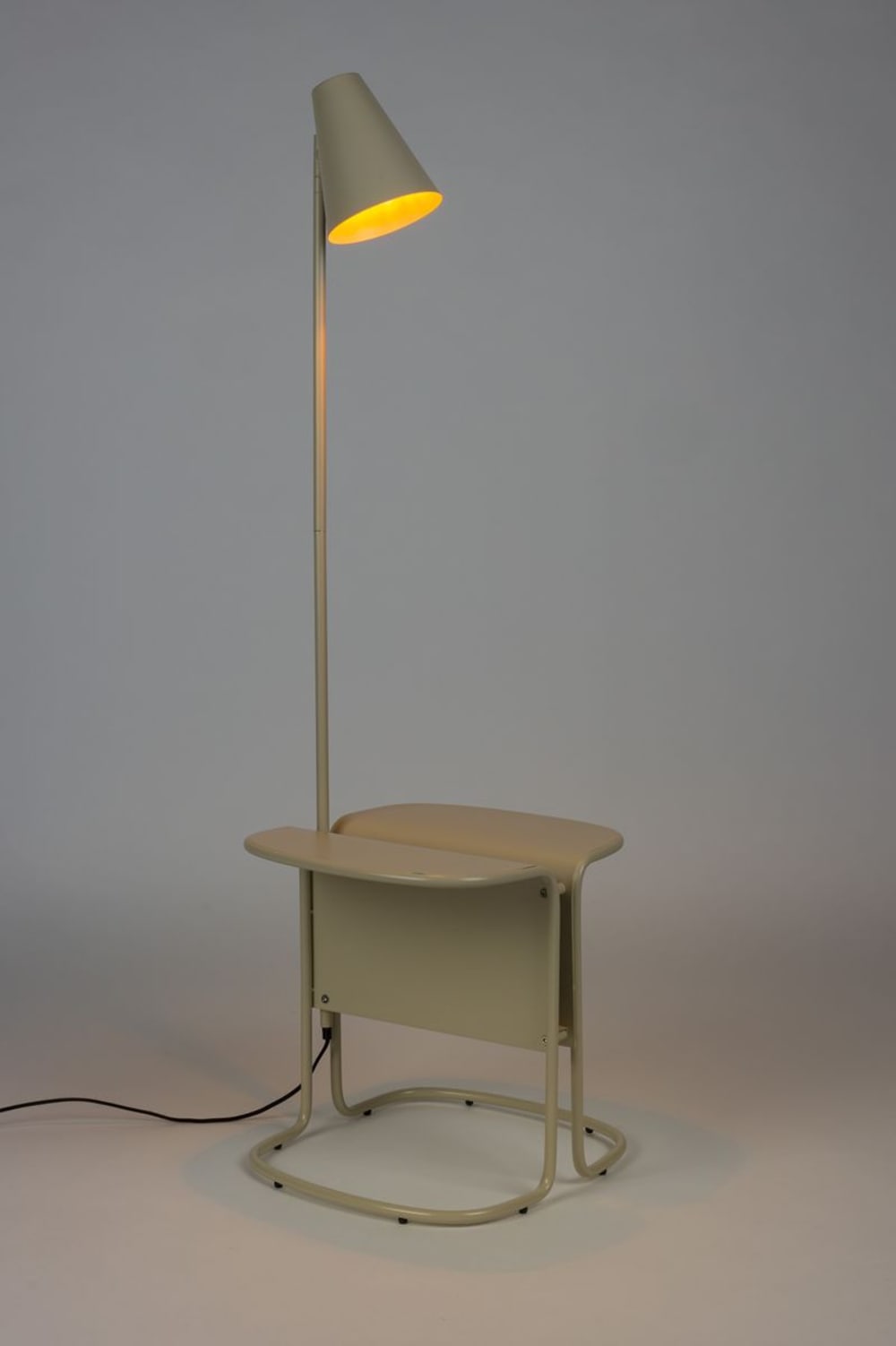 Lampadaire design en métal beige — vue 3