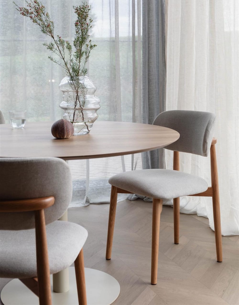 Runder Esstisch aus MDF und Stahl in Beige - Maisons Du Monde