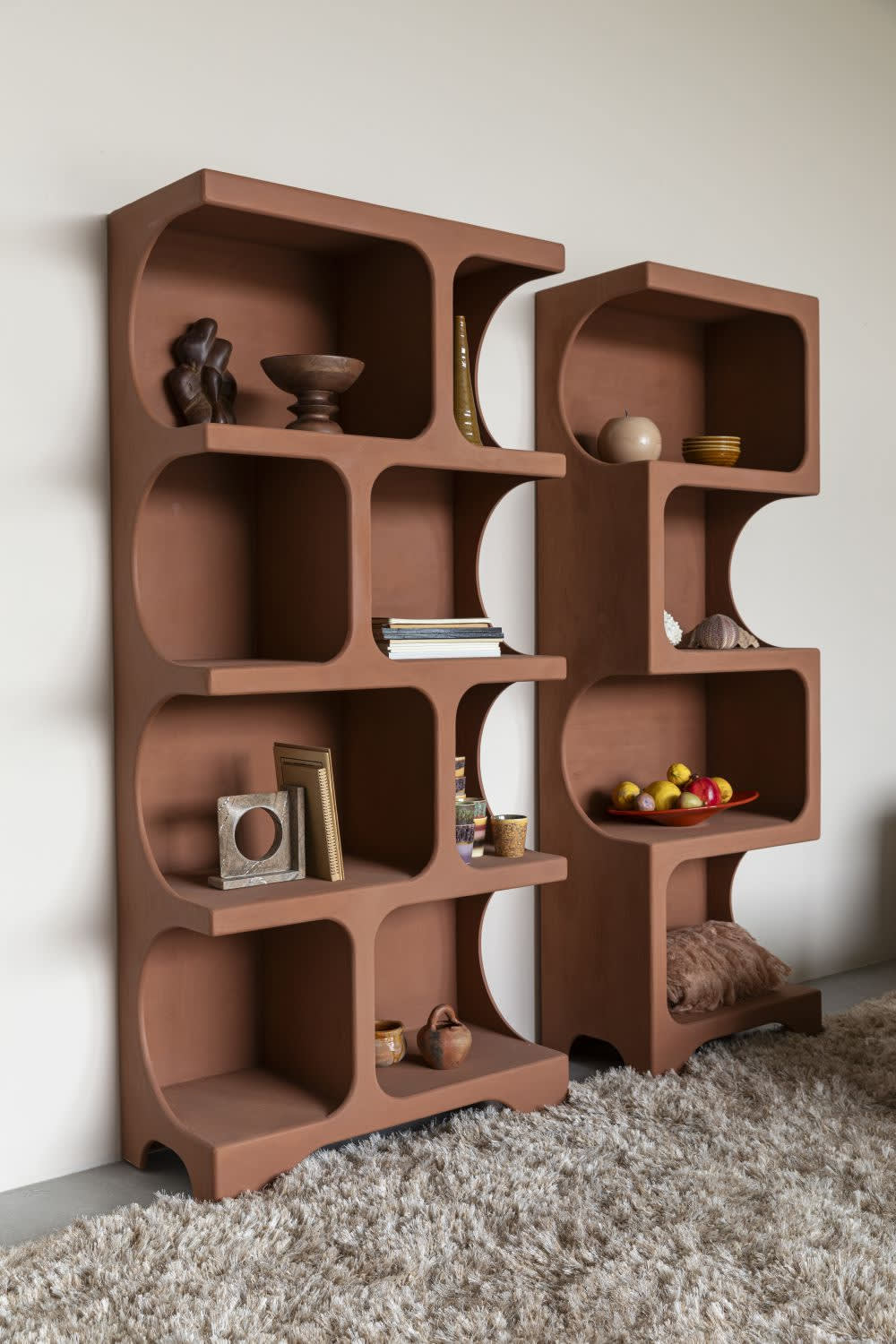 Bibliothèque design en bois terracotta