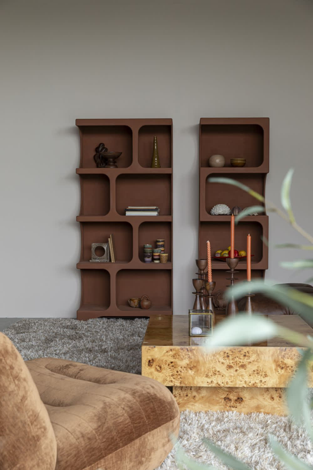 Bibliothèque design en bois terracotta