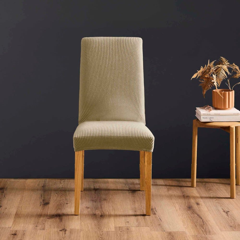 Housse de chaise extensible en polyester gaufré coloris beige 65x40 cm
