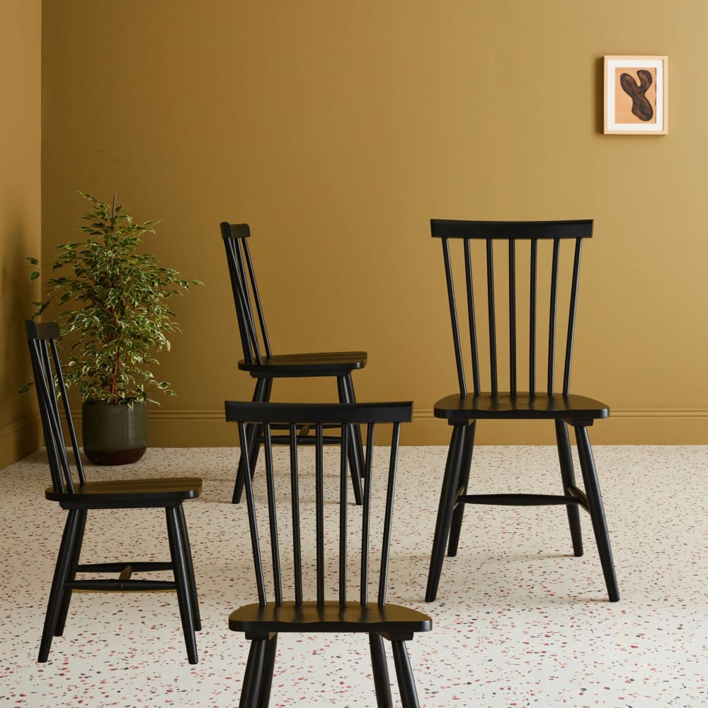 4er-Set Stühle schwarz mit Streben aus Hevea-Holz - Maisons Du