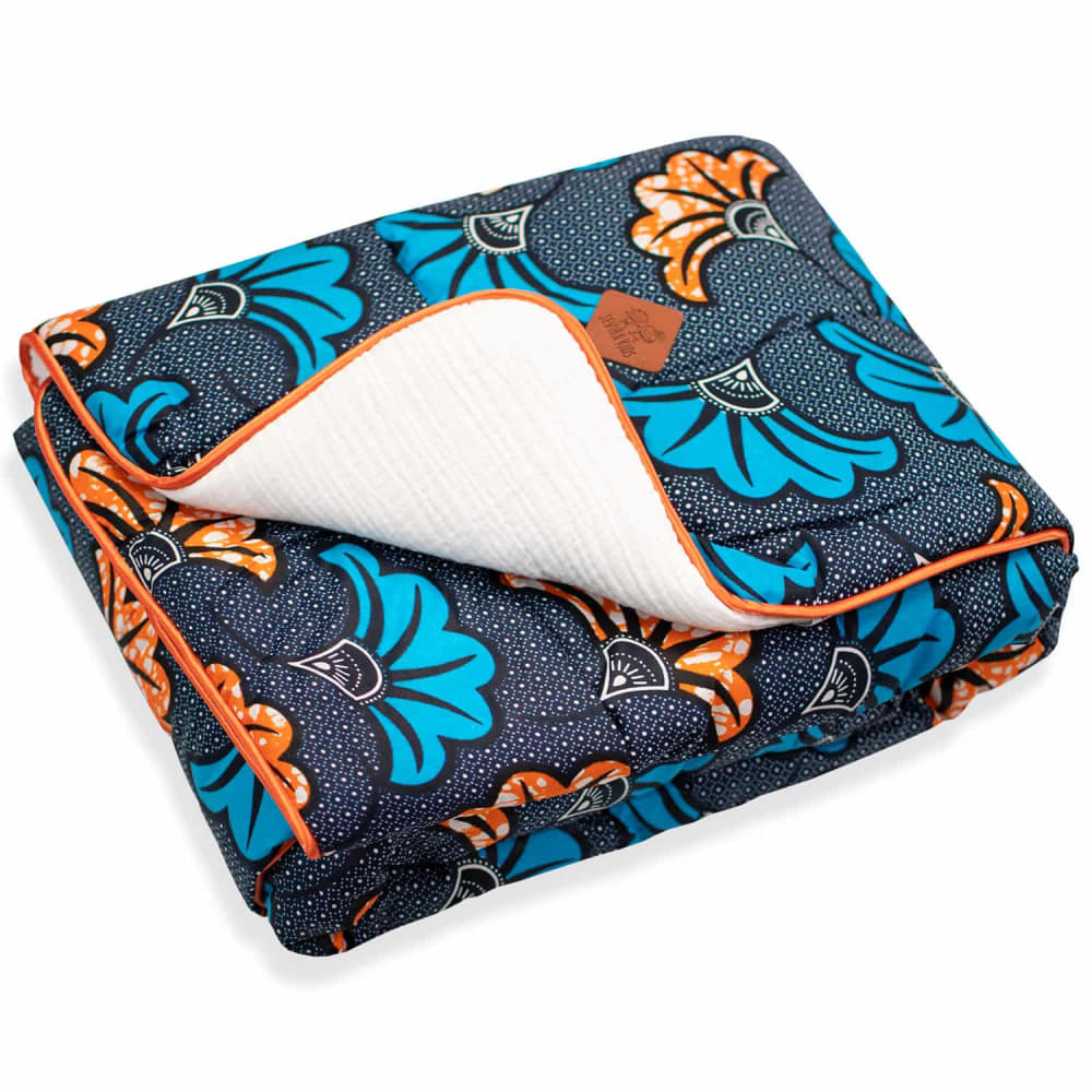 Couverture bébé réversible wax et double gaze bleu 100x70 cm Couverture bébé réversible wax et double gaze bleu 100x70 cm