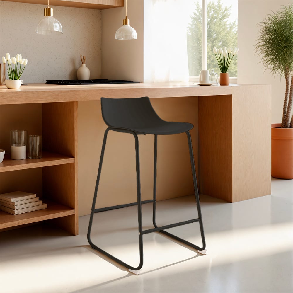 Lot de 4 chaises de bar en plastique et métal H66cm - Noir