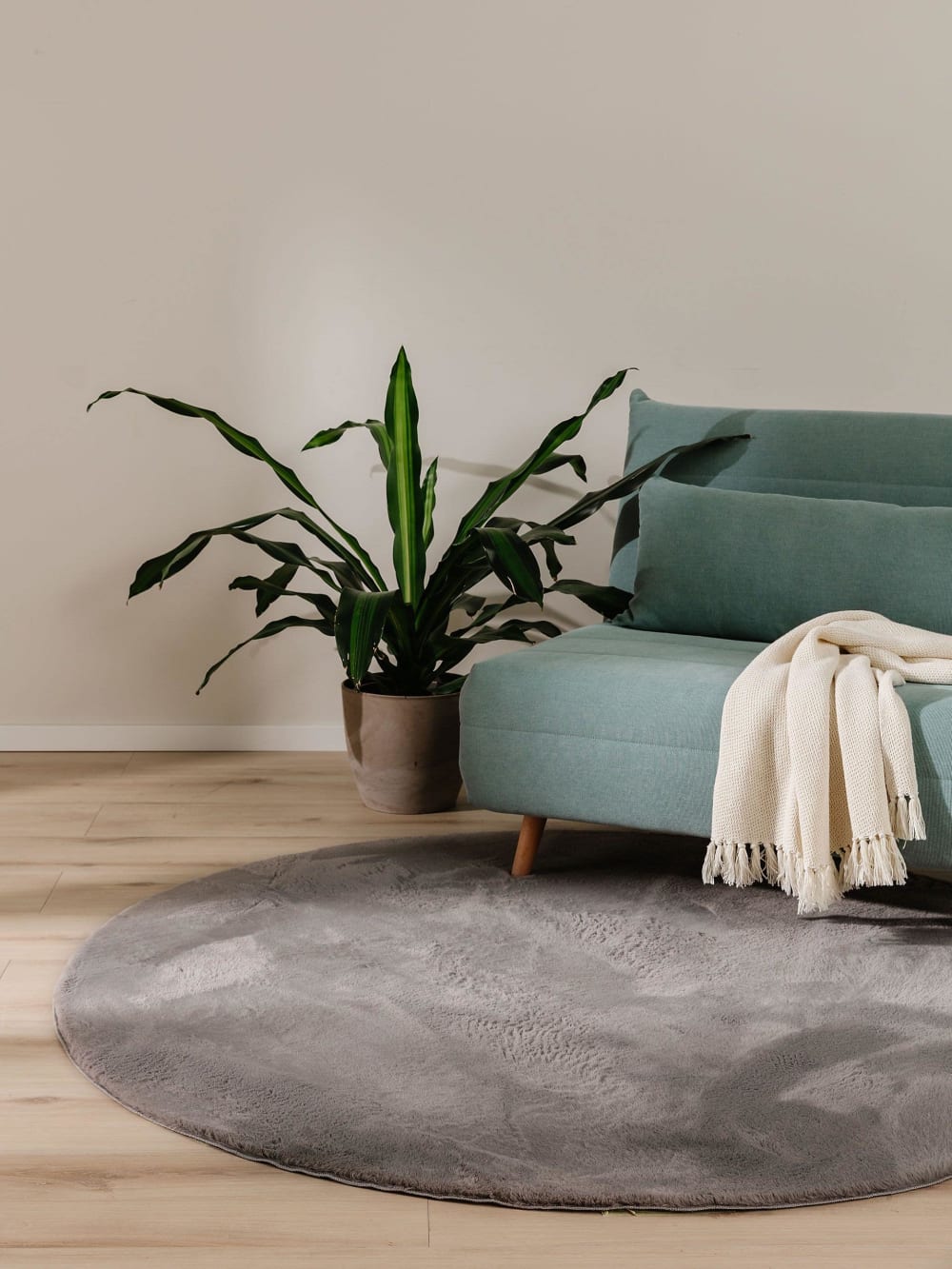 Tapis fausse fourrure gris D 120 rond — vue 3