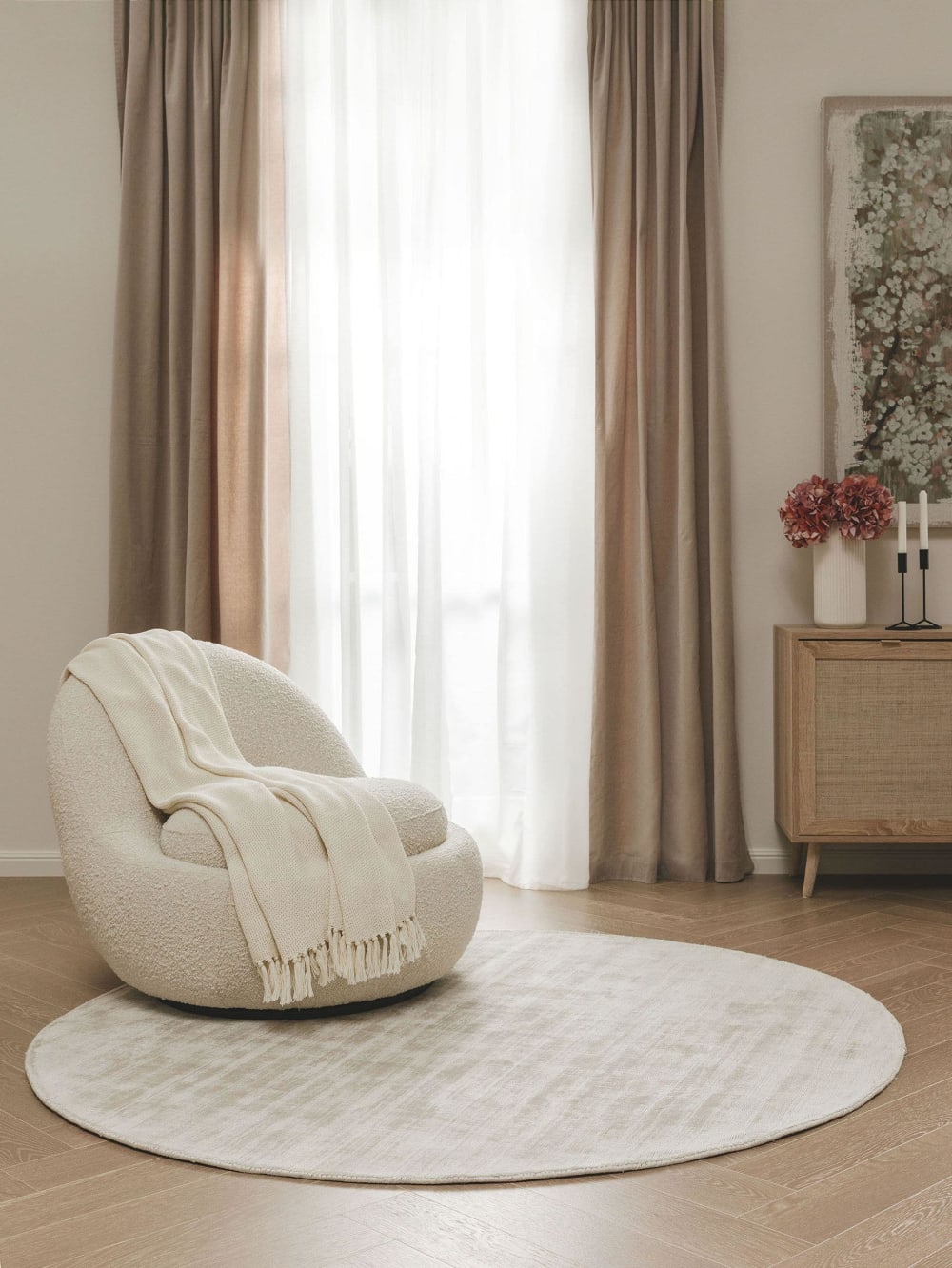 Tapis en viscose rond gris clair D 120 — vue 3