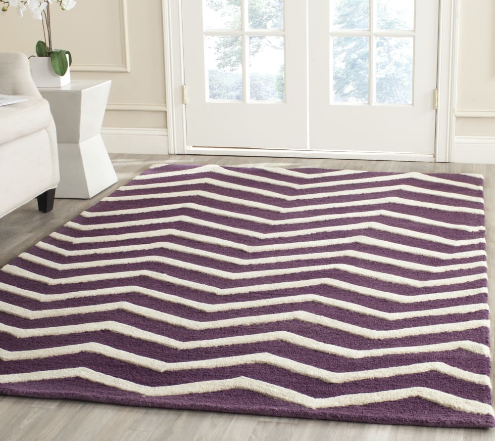 Tapis contemporain en laine violet/blanc, 122 x 183 cm — vue 3