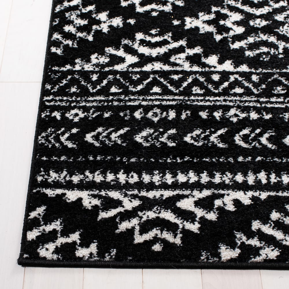 Tapis bohémien en polypropylène noir/blanc, 122 x 183 cm — vue 4