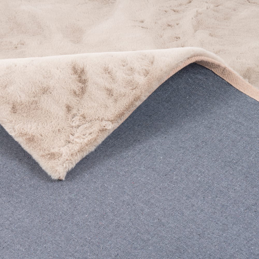 Tapis en fausse fourrure beige 180x250 cm — vue 4