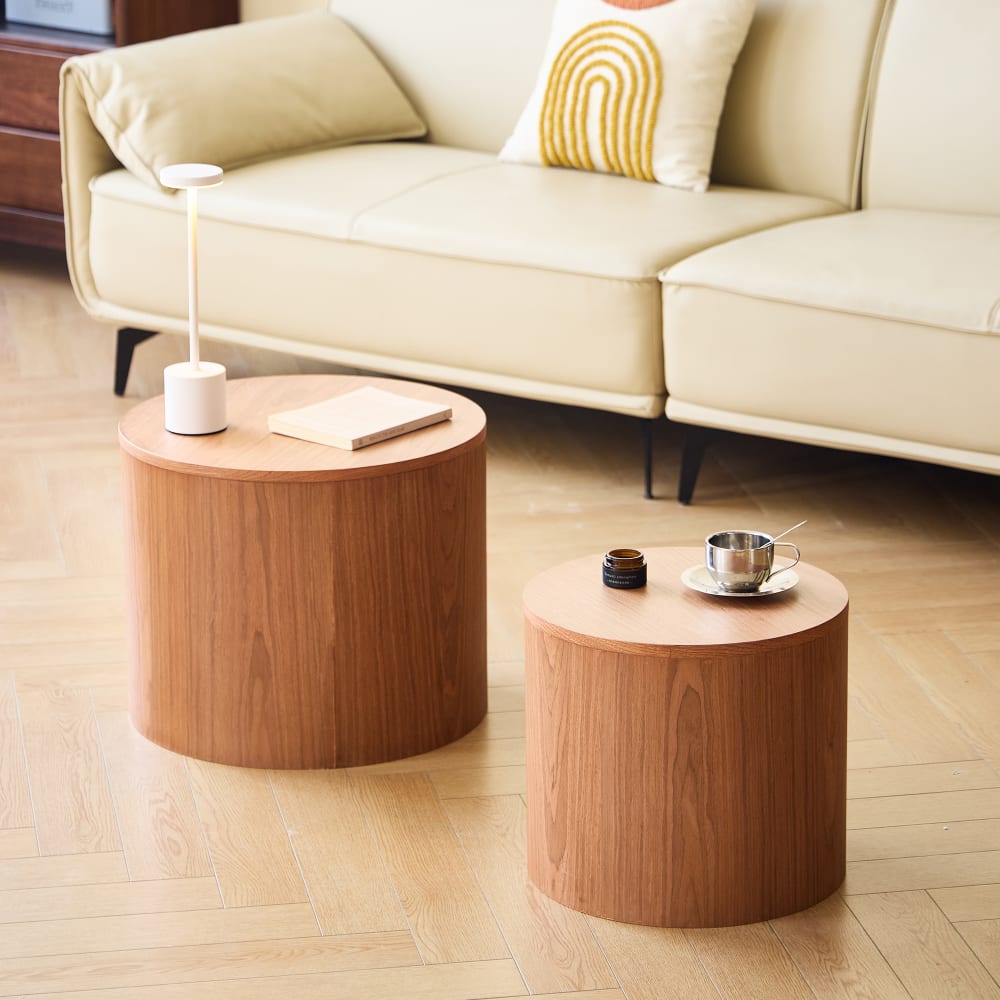 Set de 2 tables basses rondes en bois massif foncé avec rangement