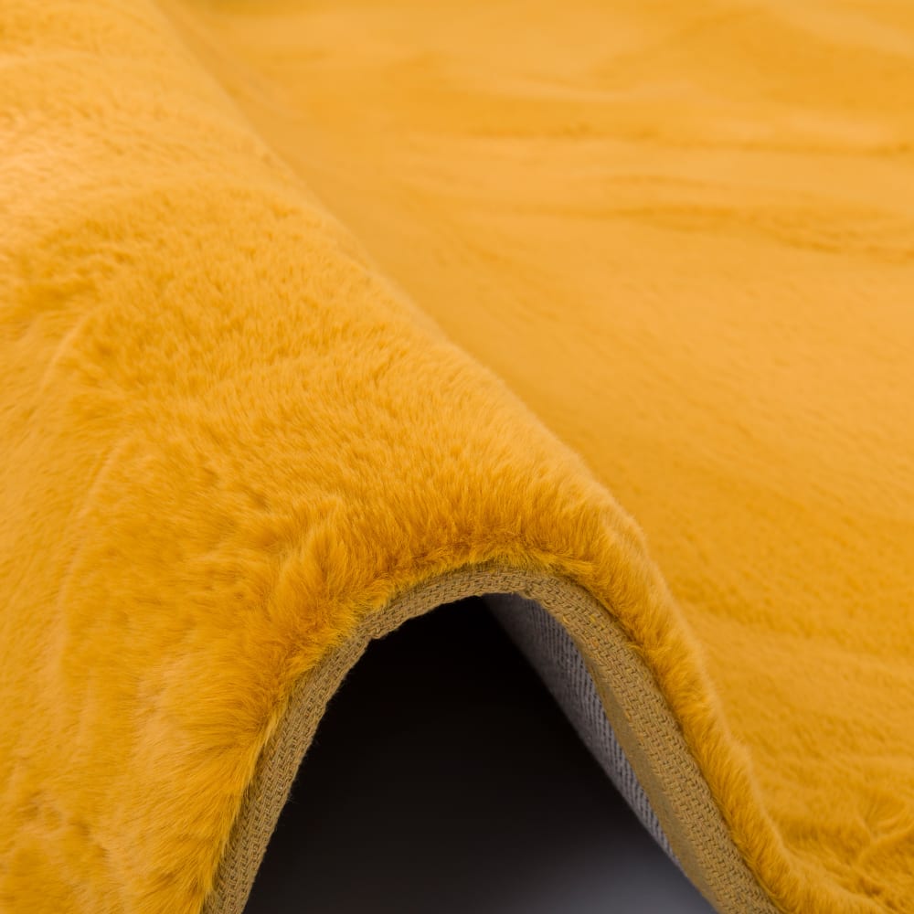 Tapis en fausse fourrure jaune curry 180x250 cm — vue 4