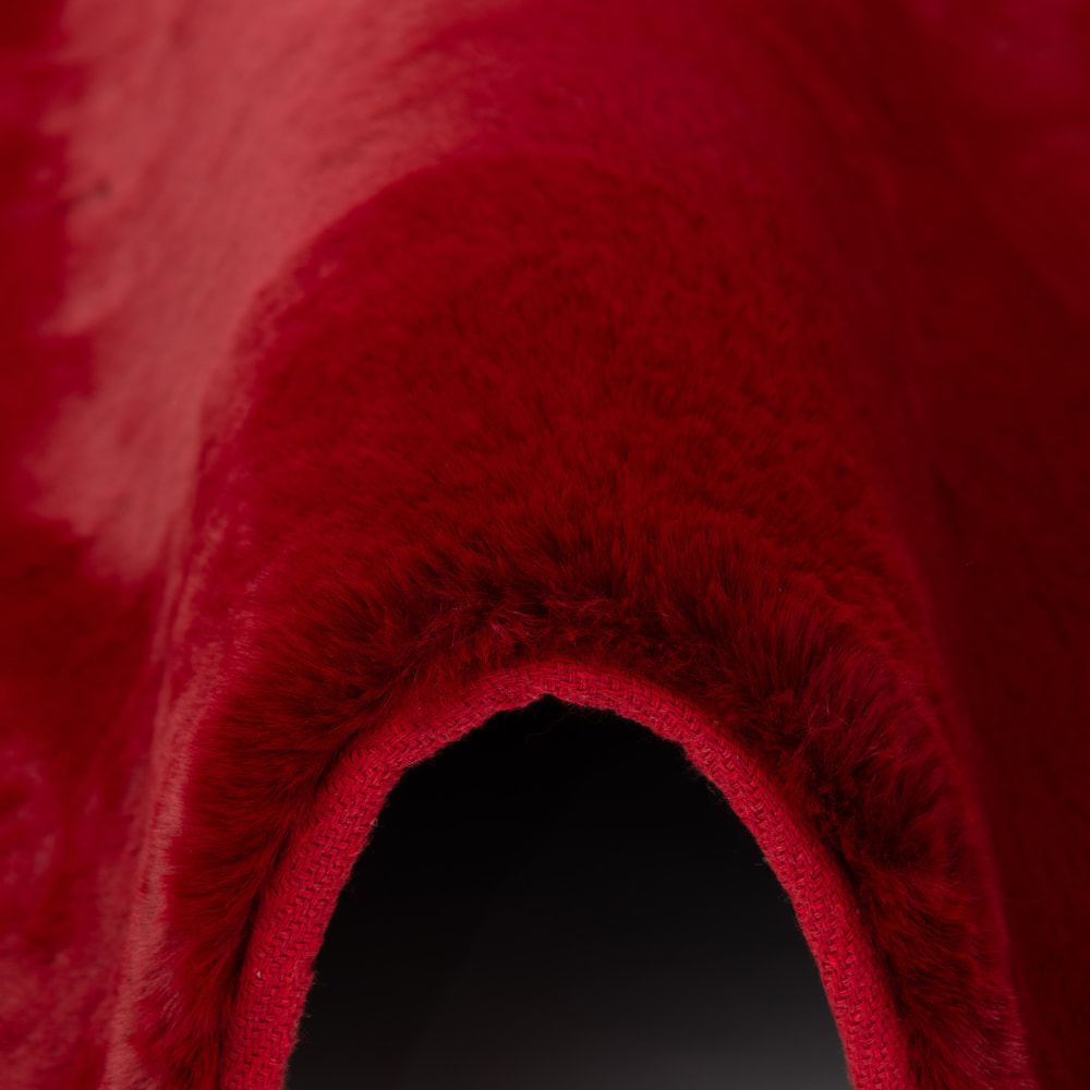Tapis en fausse fourrure rouge 140x180 cm — vue 4