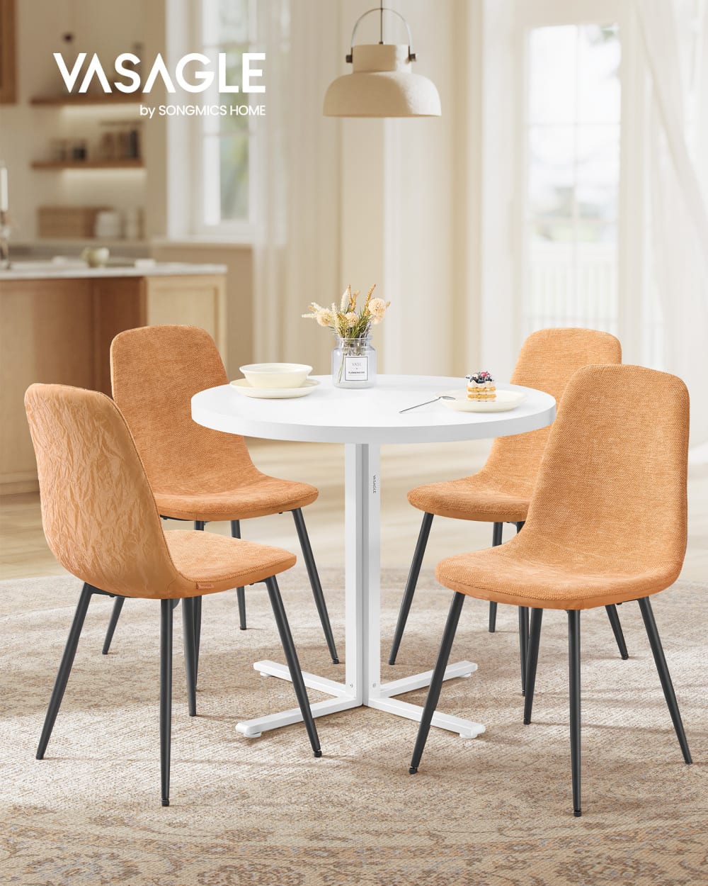 1 table ronde avec 4 chaises de salle à manger blanc et marron
