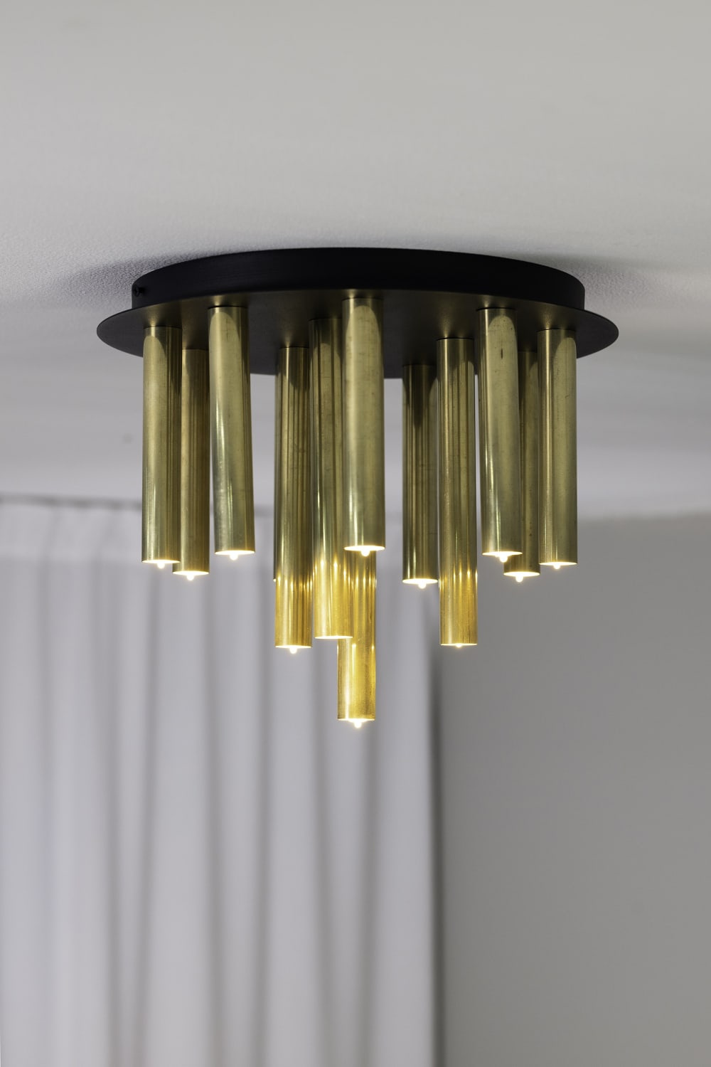 Plafonnier 13xG9 laiton brut et noir — vue 3