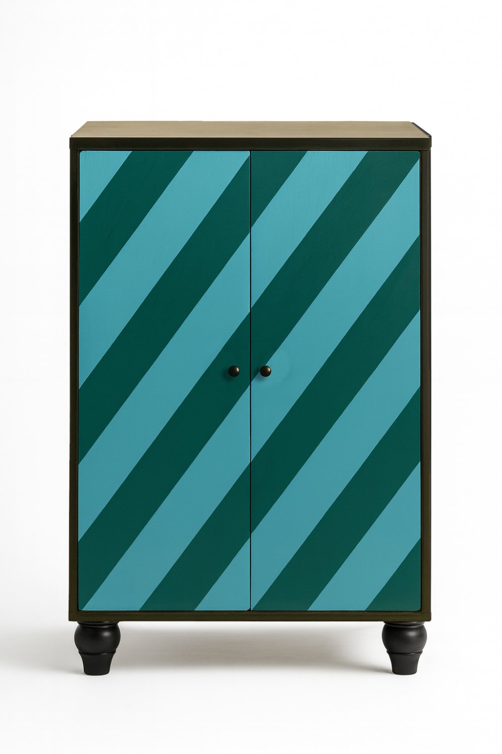 Buffet 2 portes en MDF mélaminé avec charnières à fermeture amortie