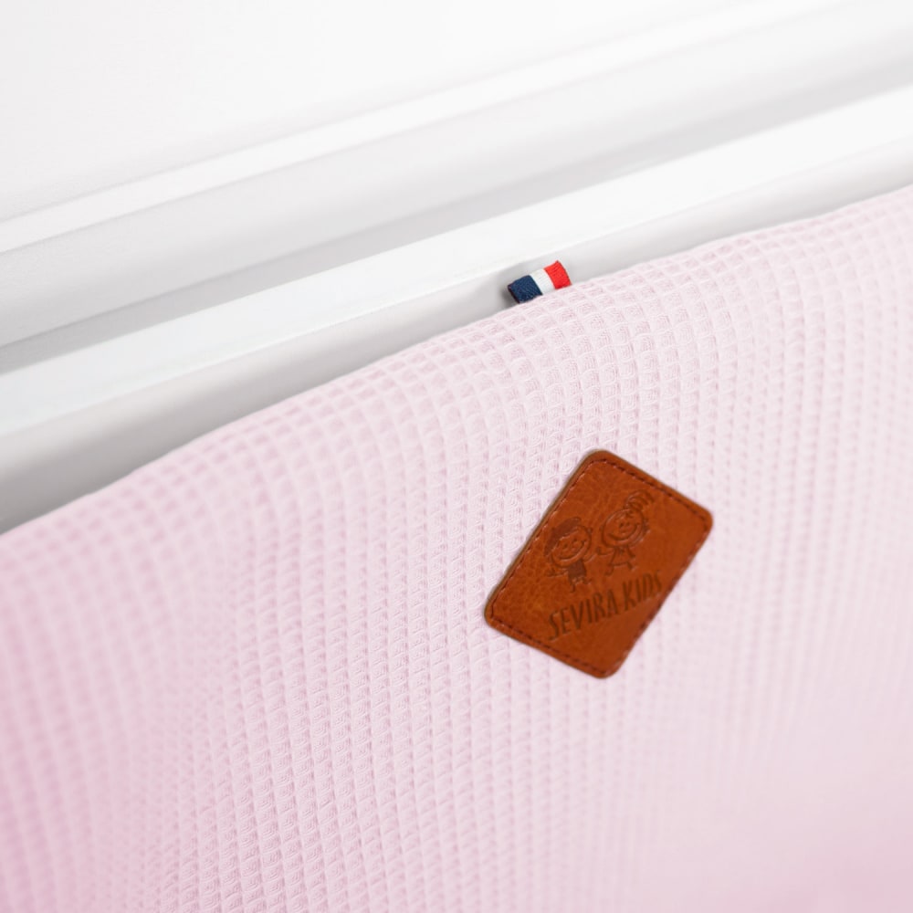 Tour de lit bébé réversible nid d'abeille rose dès la naissance - Maisons du Monde