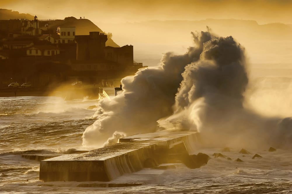 Tableau tempete en mer enbata sur socoa  imprimé sur toile 90x60 cm