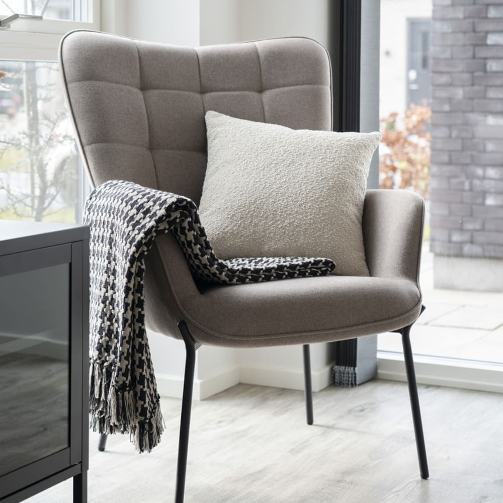 Fauteuil vintage en tissu bouclé taupe