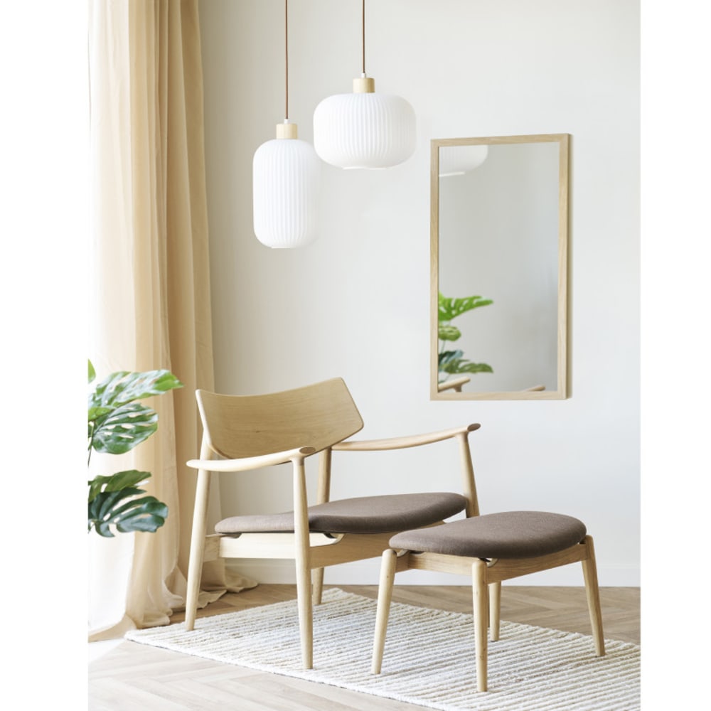 Sessel und Hocker in Eiche natur und braunem Stoff - Maisons Du